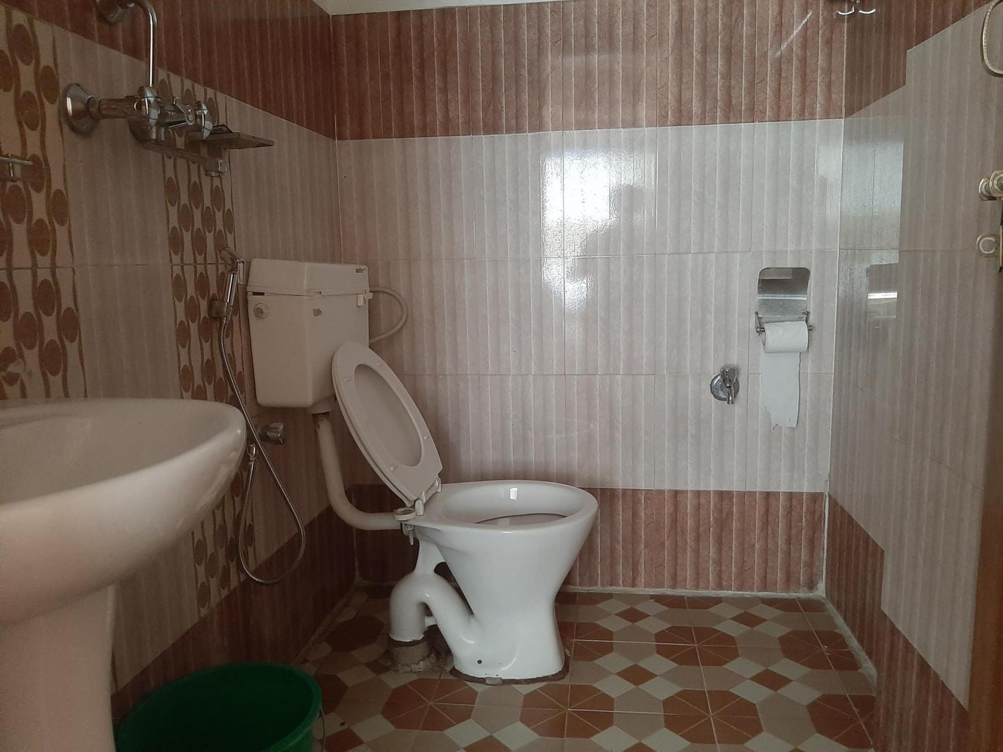 Hotel Lake N Yeti Покхара Экстерьер фото